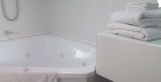 spa-bath motel unit